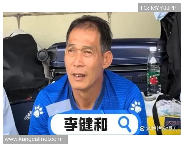 街头偶遇足球明星那一刻与传奇球员亲密接触的惊喜与震撼